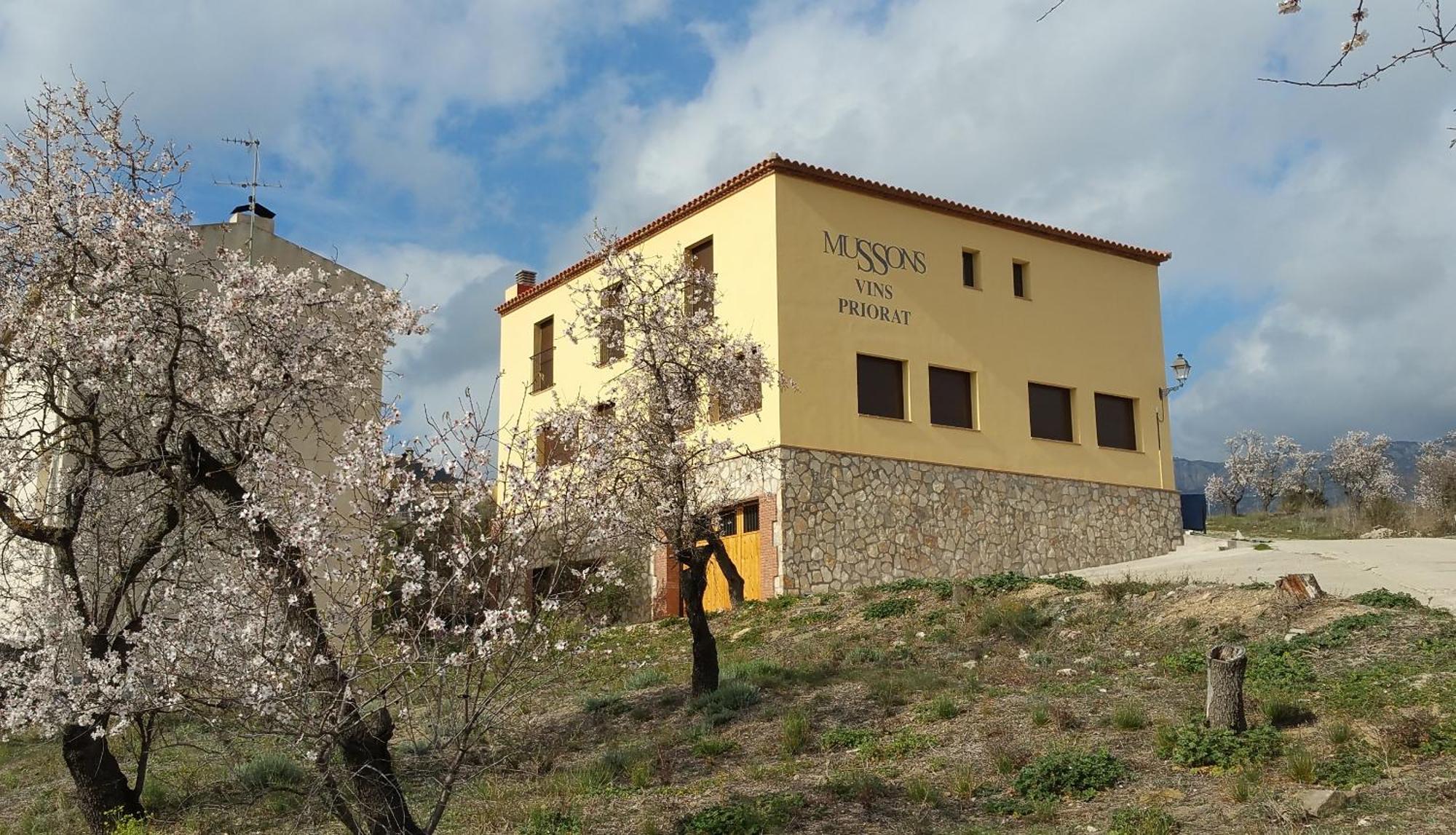 Hostal Restaurant Mussons Vins Poboleda Exterior photo